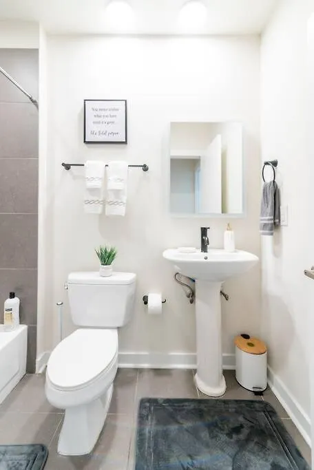 Charming Cozy Apartment With Wi-Fi & Free Parking Charlotte
