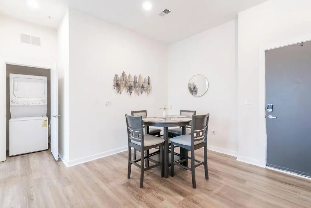 Charming Cozy Apartment With Wi-Fi & Free Parking Charlotte