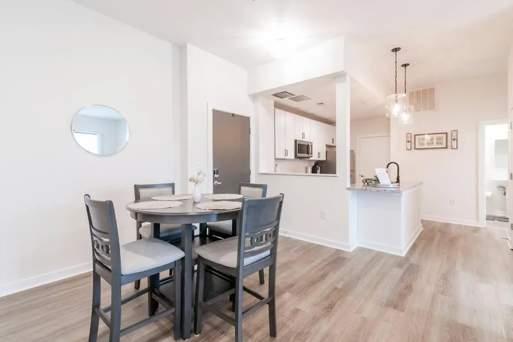 Charming Cozy Apartment With Wi-Fi & Free Parking Charlotte 0*,