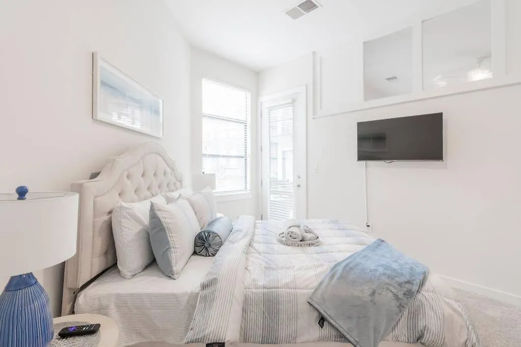 Charming Cozy Apartment With Wi-Fi & Free Parking Charlotte
