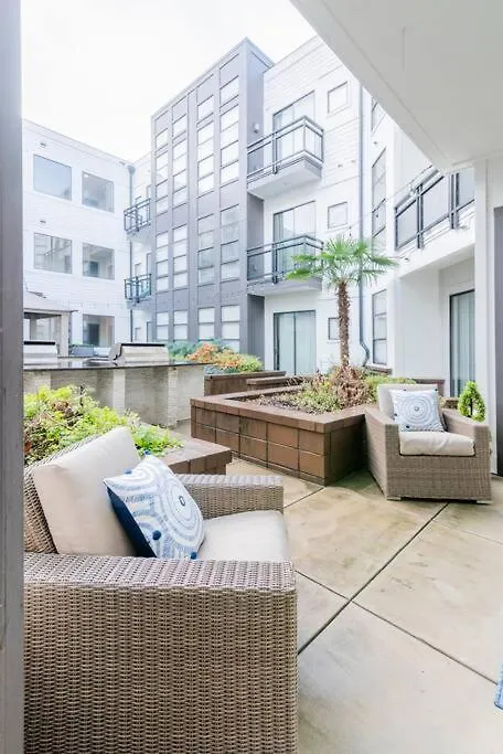 Charming Cozy Apartment With Wi-Fi & Free Parking Charlotte