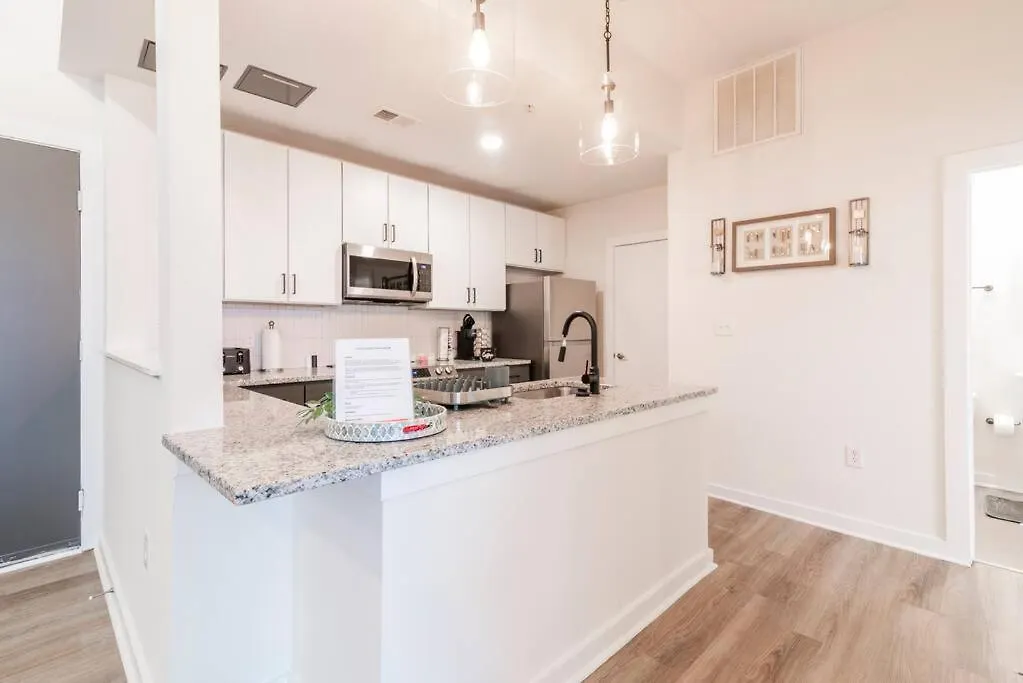 Charming Cozy Apartment With Wi-Fi & Free Parking Charlotte