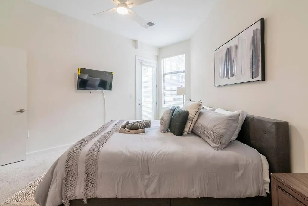 Charming Cozy Apartment With Wi-Fi & Free Parking Charlotte